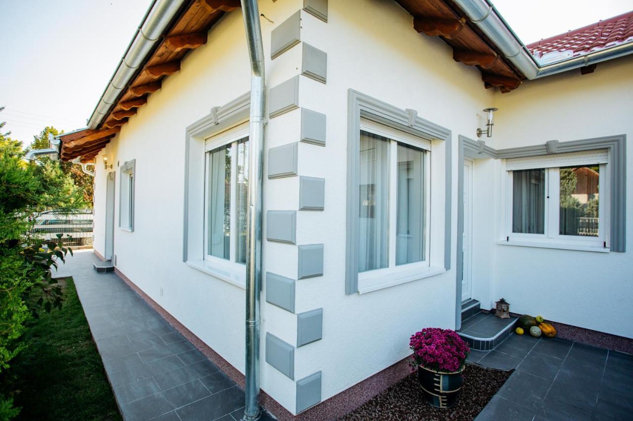Apartmani Mikic Palić Exteriör bild